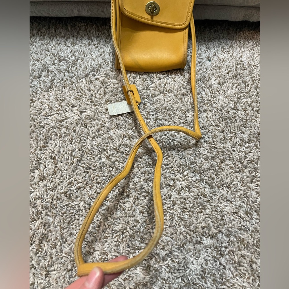 Vintage Coach Yellow Leather Scooter Crossbody Bag 9893 US Early 90s - Picture 4 of 16